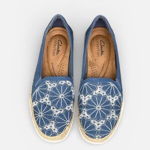 Clarks Collection Elaina Harbor Embroidered Canvas Slip-on Loafer in Denim